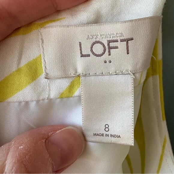 LOFT Outlet Yellow & White Floral Beaded Neckline Dress Size 8 - 1687 - Picture 11 of 12